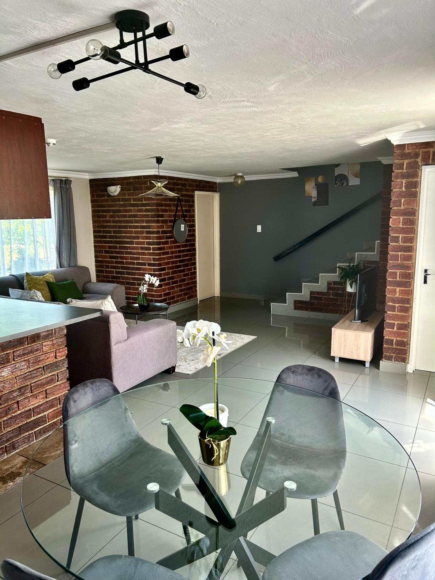 Le Com Apartment Johannesburg