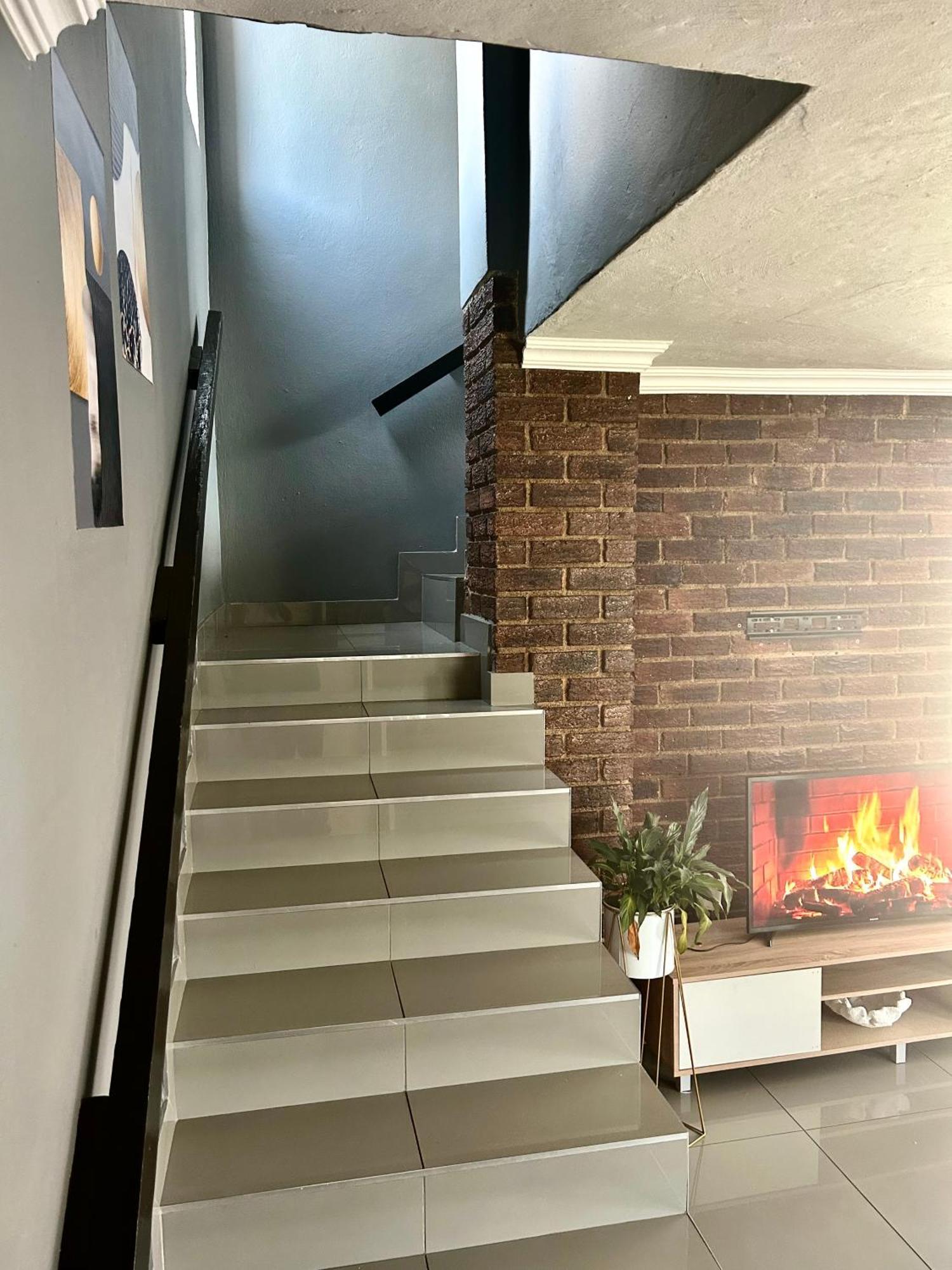 Le Com Apartment *