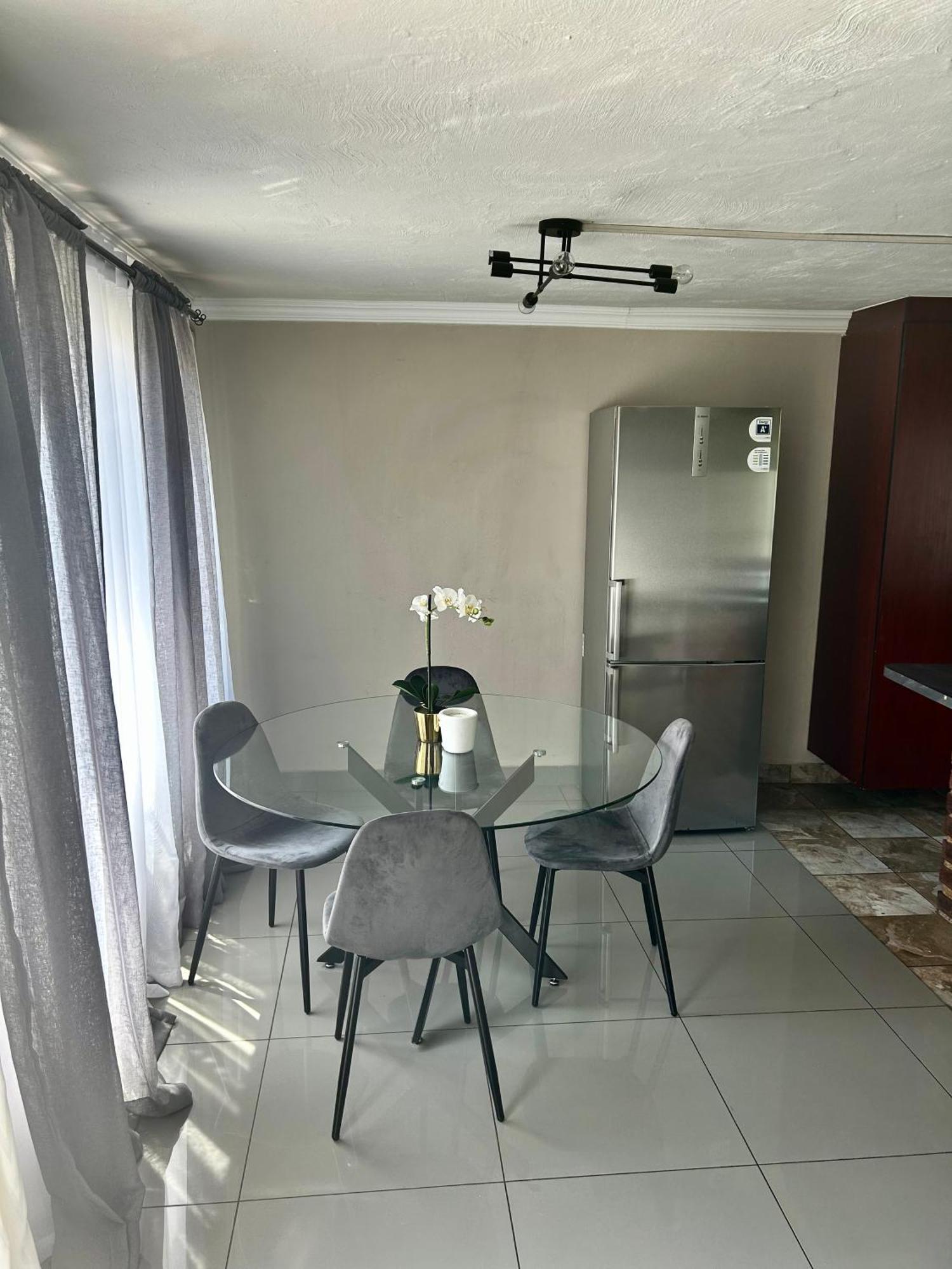 Le Com Apartment Johannesburg